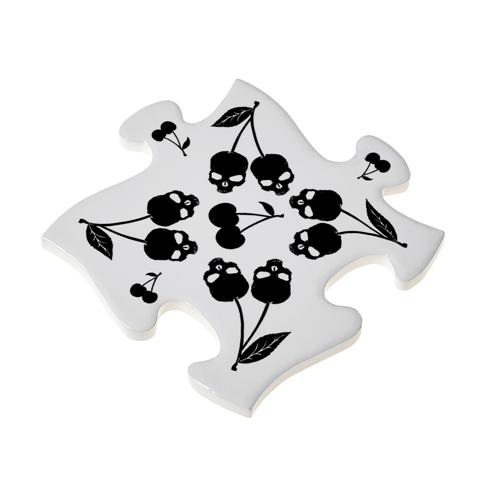 Набор подставок для кружки и чайника Alchemy Gothic "Черные вишенки - черепа"