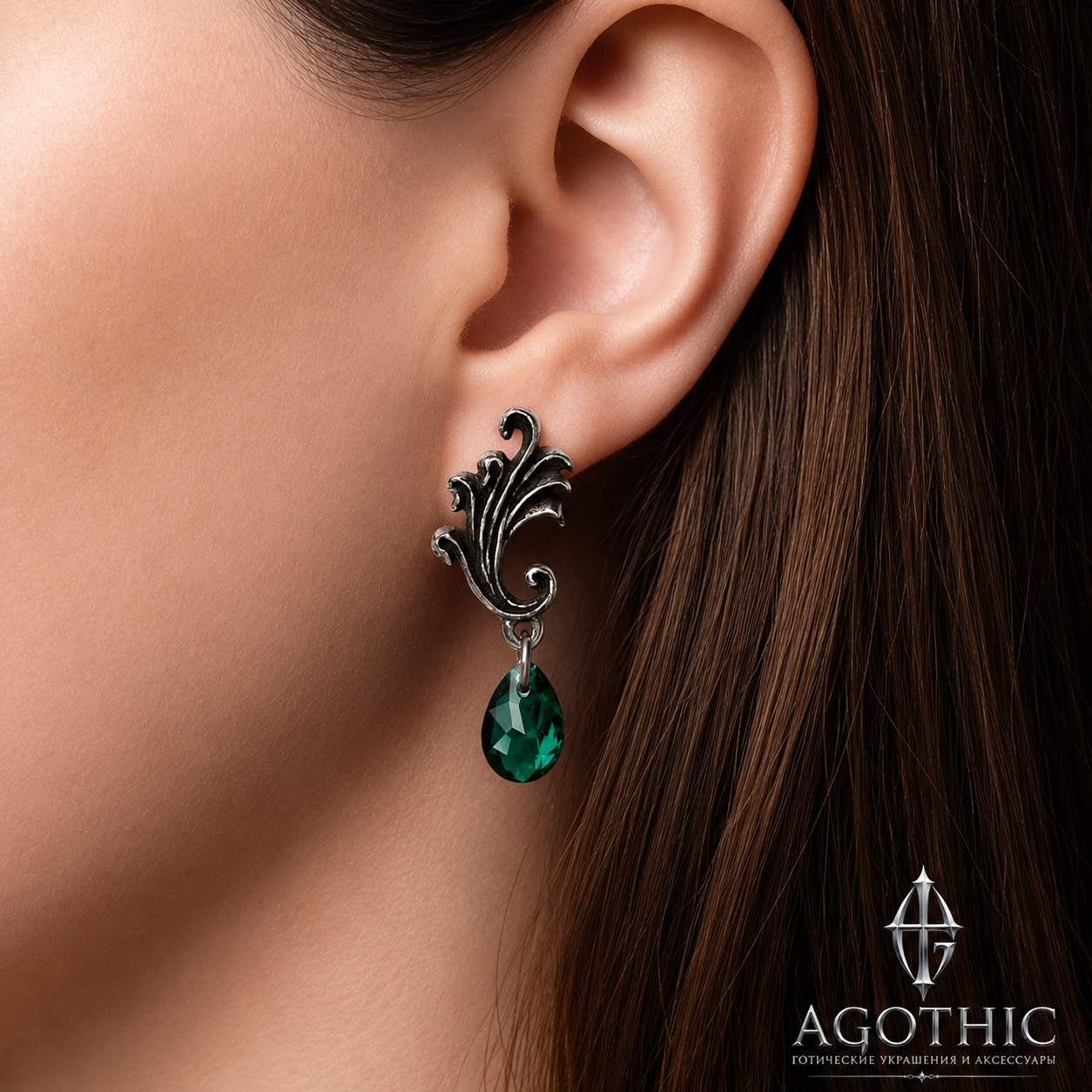 Серьги Церковный двор Alchemy Gothic с зелёным кристаллом